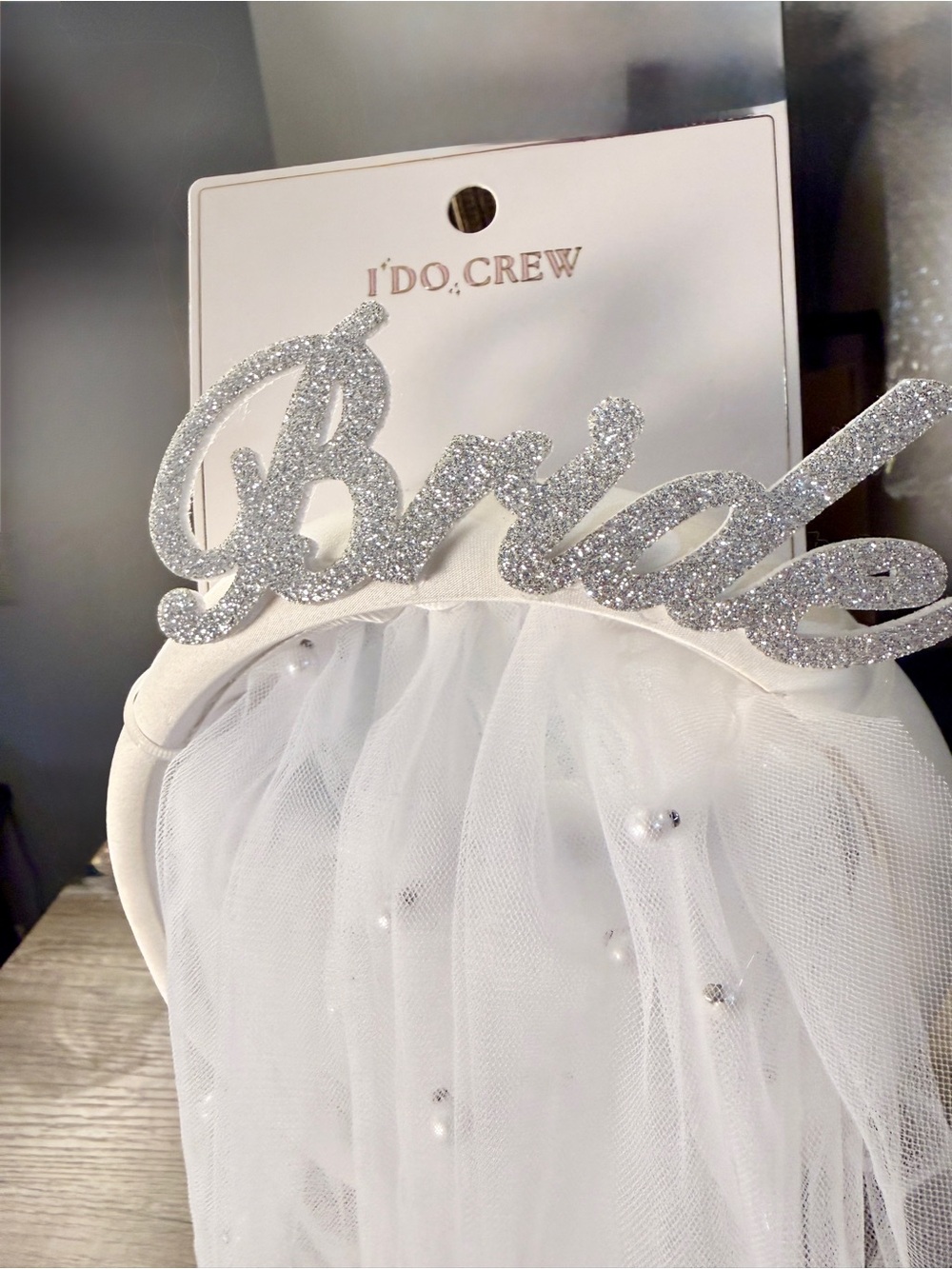 White Bridal Headband with Veil and Pearls - Picture 2 of 3